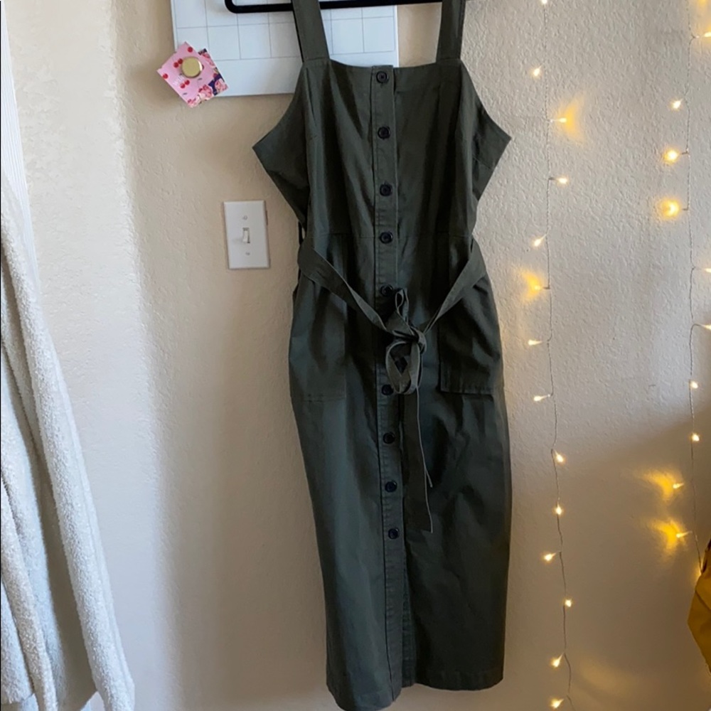 Green Utility Style Dress 🧚🏽‍♂️